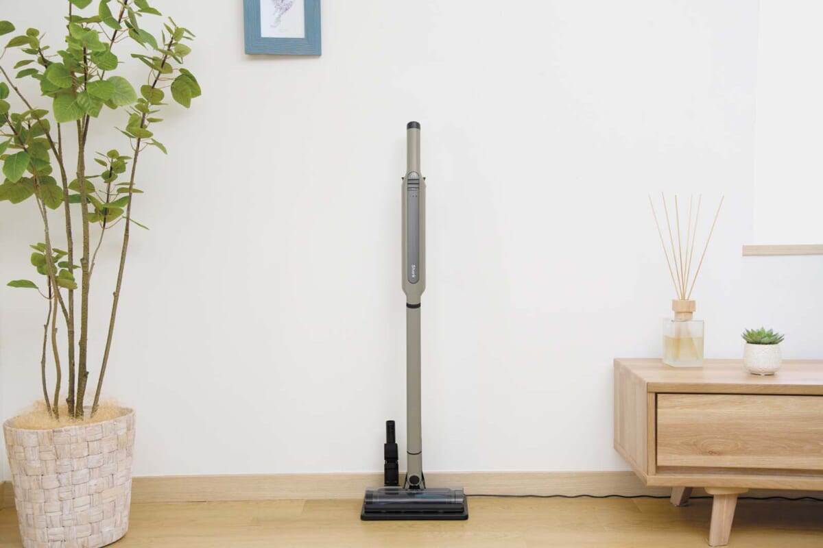 トレンドを押さえたシャークのスティック掃除機をプロが太鼓判！ その理由は？