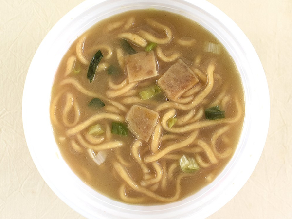 「大阪総合1位」の実力を見よ！ ファミマの「桐麺 濃厚鶏白湯しょうゆ」が放つ奥深いスープの旨味