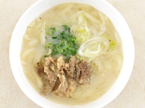人気の正統焼肉店が魅せる！ 「焼肉トラジ監修 コムタンスープで食べる！ つるモチ温麺」（ローソン）で楽しむ牛骨の風味