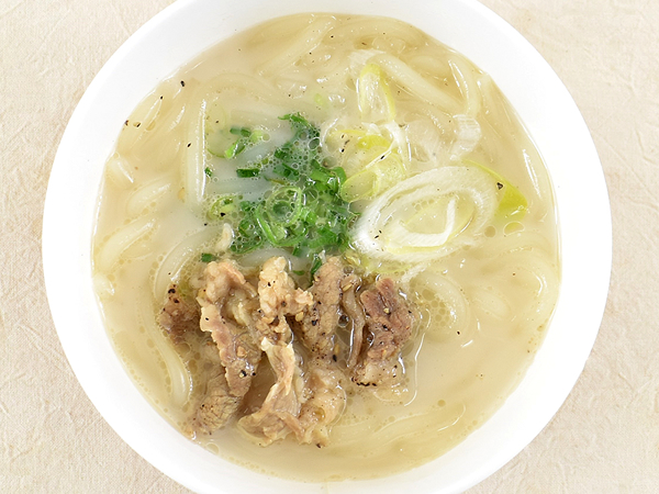 人気の正統焼肉店が魅せる！ 「焼肉トラジ監修 コムタンスープで食べる！ つるモチ温麺」（ローソン）で楽しむ牛骨の風味