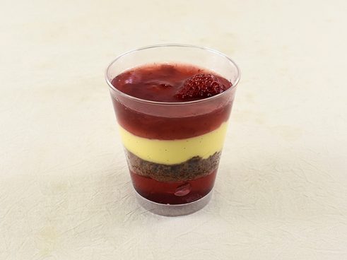 “大人のパフェ”ってどういうこと？ ローソンの「苺とワイン薫るベリーパフェ」はリッチな風味がたまらない