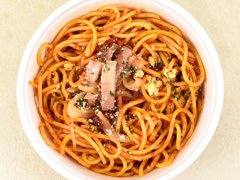 懐かしさ満点のスパゲティ！ 「喫茶店の味！ ナポリタン」（ローソン）からあふれるケチャップのやさしい味わい