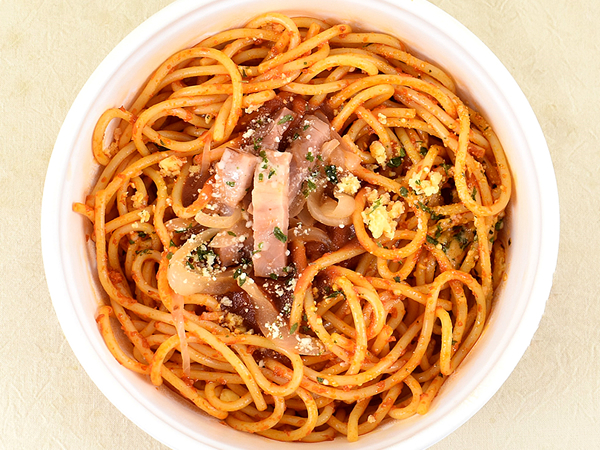 懐かしさ満点のスパゲティ！ 「喫茶店の味！ ナポリタン」（ローソン）からあふれるケチャップのやさしい味わい