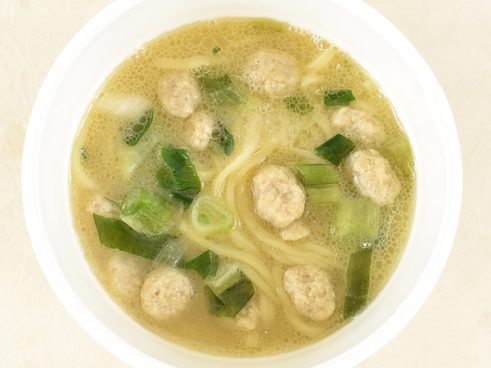 ホタテ×鶏白湯＝プチ贅沢！ 「日清ラ王 HOTATE鶏白湯」（セブン）が放つ圧倒的かつ上質な風味