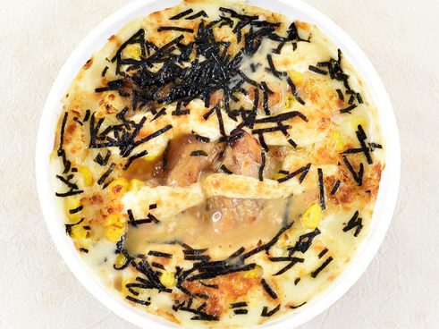 食べごたえ抜群のチキンがゴロン！ セブンの「照焼きチキングラタン」は旨みあふれる照焼きタレに要注目