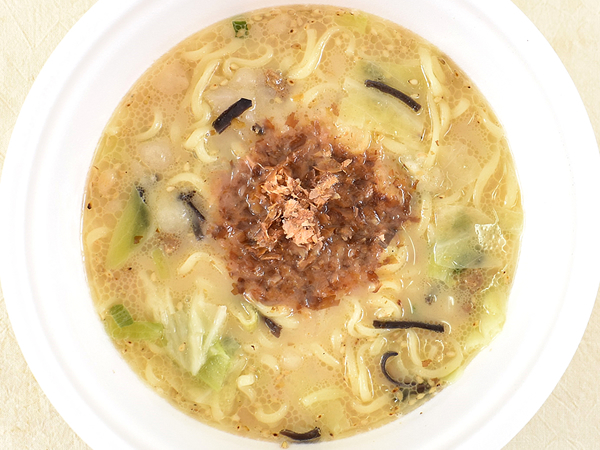 鹿児島・指宿のご当地麺が全国に！ ファミマの「たけとら 勝武士とんこつらぁめん」で楽しむかつお本枯節の風味