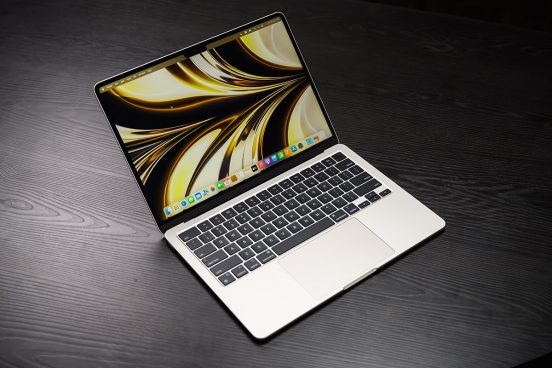 ちょい小画面な「有機EL搭載MacBook Air」が開発中かも