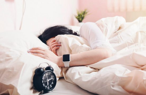 十分な睡眠を取っている人はわずか3割！ Apple Watchを使った研究で明らかに