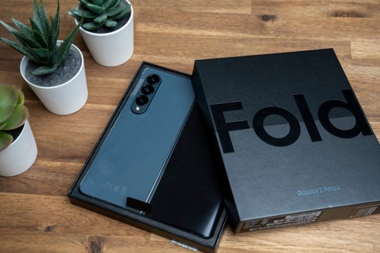 次期折りたたみスマホ「Galaxy Z Fold5」はホコリに強い？水滴型ヒンジで防塵性能追加か