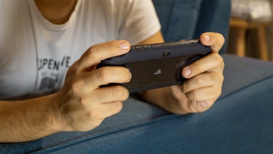 ソニーが新型携帯ゲーム機「Q Lite」を開発中？ PS5のリモートプレー用になりそう