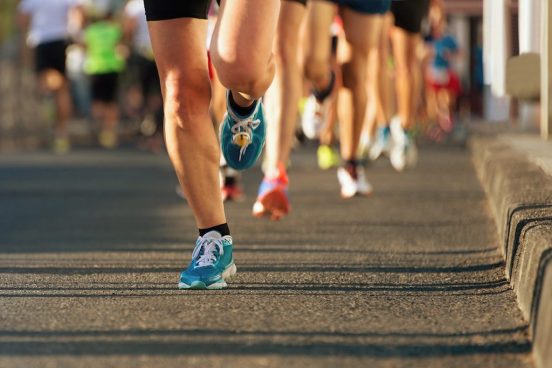 英マラソン大会で3位の選手が失格！ データ分析で「クルマに乗った」ことが発覚
