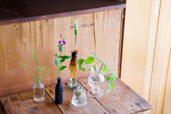 花一輪で部屋は変わる！ 花と花器の選び方と飾り方をフローリストが解説