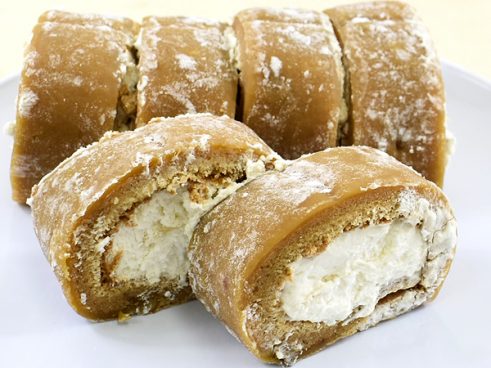 SNSでも話題！ ローソンの「くるみ餅で巻いたもち食感ロール（みたらし）」で楽しむ“甘じょっぱい”味わい