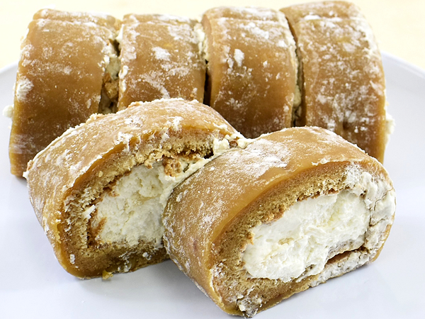 SNSでも話題！ ローソンの「くるみ餅で巻いたもち食感ロール（みたらし）」で楽しむ“甘じょっぱい”味わい