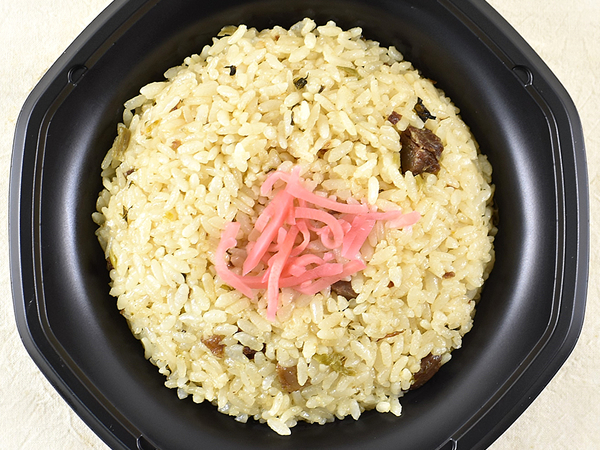 高菜の香りでワンランクアップ！ ファミマの「直火炒め！ コク旨高菜炒飯」は素材のバランス力が見事な一品