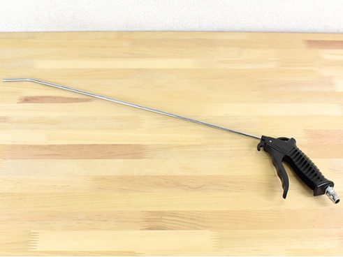 【モノタロウ】隙間のホコリやゴミを強力エアーで吹き飛ばす！ 1000円以下で買えるロングノズルタイプのエアーブロワガン