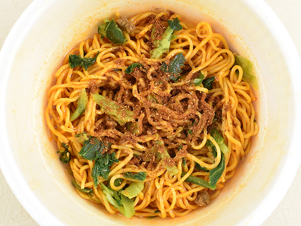 「完全メシ」シリーズの本気度がすごい！ 「日清焼そばU.F.O. 濃い濃い汁なし担々麺」は特製だれのコク＆香りが決め手