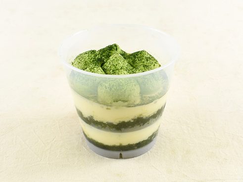 押し寄せる宇治抹茶の風味！ 創業450年の老舗が放つ「宇治抹茶のティラミス」（ファミマ）は上品な苦味がポイント