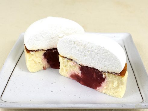ホイップクリームの量おかしくない？ 「プレミアム濃厚生チーズケーキ（いちご）」（ローソン）にスイーツ好き大歓喜