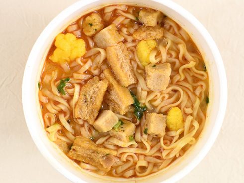 これぞ“復活リクエストNo.1”の味！ 「日清 カップヌードル シンガポール風ラクサ」（セブン）はエスニック感炸裂の1杯