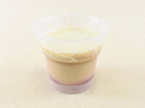 「アンデイコ」のこだわりに注目！ 「ホワイトチョコがけイチゴプリン」（ローソン）は抑えたイチゴの酸味が絶妙