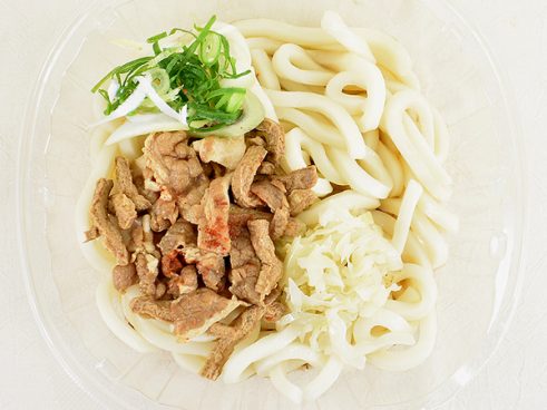 極太麺の歯ごたえに大満足！ ファミマの「武蔵野風冷し肉汁うどん」が放つかつおだしの風味＆肉の旨み