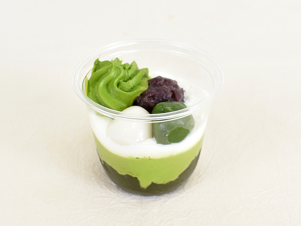 押し寄せる抹茶の波！ 「茶だんごと白玉の宇治抹茶パフェ」（セブン）は和スイーツを極めた一品