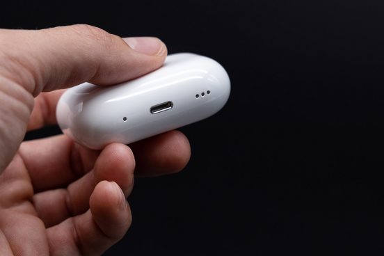 AirPods Pro（第2世代）泥棒、「探す」アプリのおかげで捕まる！ ポケットの中で充電ケースが鳴り始める