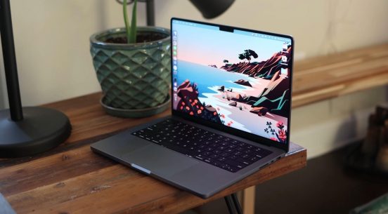 Apple「MacBook Pro」、うわさの液晶→有機ELディスプレイ移行は2026年以降？