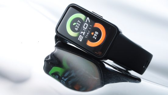 驚異的なコスパ！ 8000円台のスマートウォッチ「HUAWEI Band 8」が高機能すぎだった