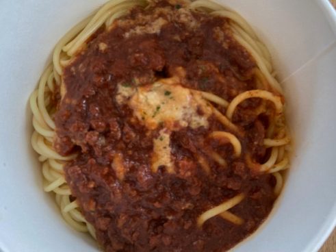 イタリア総領事付きのコックだった片岡護シェフが監修！ 「アルポルト監修ボロネーゼ」（セブン）の奥深きソースをご堪能あれ