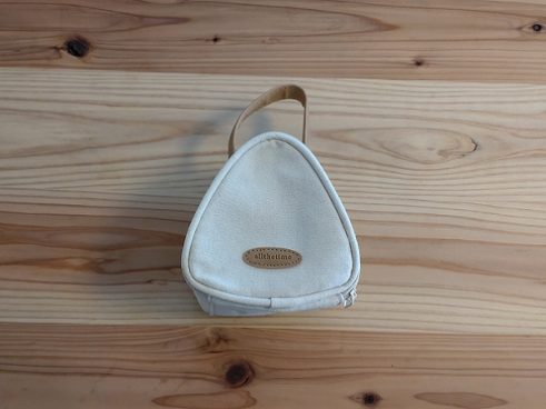 そのおにぎり、カバンの中で潰れちゃってない？ 3COINSの「おにぎりケース」ならきれいに持ち運べてお手入れらくらく！