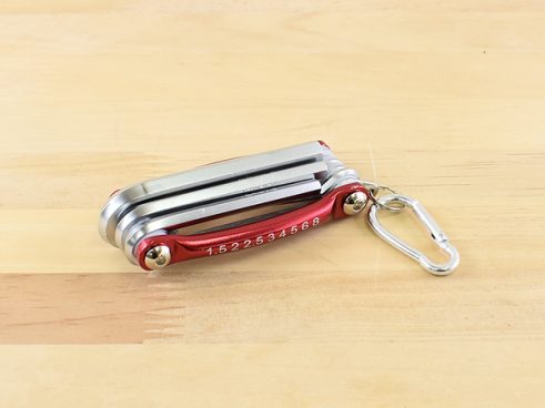 【モノタロウ】折りたたみ式のハンドツール！ コンパクトなカラビナ付き「六角レンチセット」