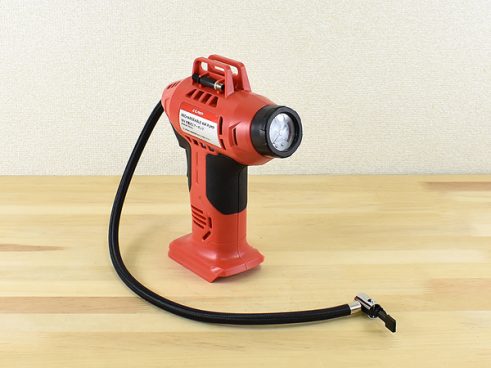【モノタロウ】アクシデントもレジャーもお任せ！ 電源供給のない屋外でも活躍してくれる「充電式エアーポンプ」