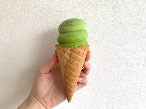 濃厚な抹茶の旨味が絶品！ セブン－イレブンの甘さ控えめワッフルコーンの宇治抹茶ソフト
