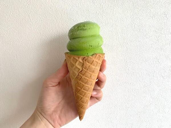 濃厚な抹茶の旨味が絶品！ セブン－イレブンの甘さ控えめワッフルコーンの宇治抹茶ソフト