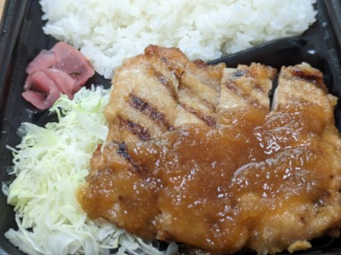 ジューシーな鶏肉におろしポン酢が最高！ さっぱり食べられる「おろしポン酢の鶏もも焼弁当」（ローソン）で食欲アップ
