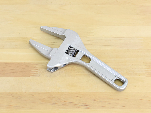 【モノタロウ】通常のレンチとは一味違う！ 使い勝手抜群の「たて型モーターレンチ」を使ってみた