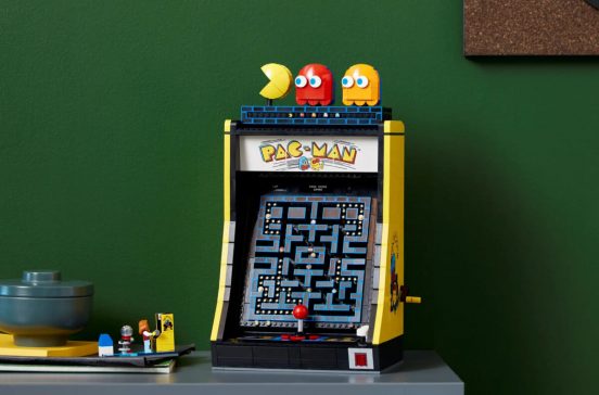 レゴ、パックマンのアーケード筐体を再現したセットを発売！ コイン投入口や4方向レバーなど細部までこだわり
