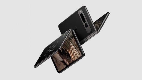 【西田宗千佳連載】なぜGoogleはいま二つ折りスマホのPixel Tabletを出したのか？