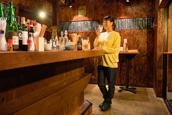 【東京・大衆酒場の名店】渋谷に復活！「立呑 富士屋本店」のカウンターで伝説の立ち飲みを楽しむ噺