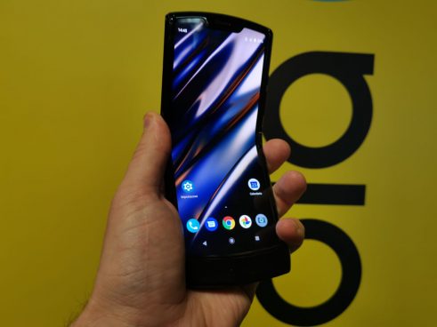 お手ごろ価格折りたたみスマホ「Razr 40」、主要スペックとデザインが判明したかも