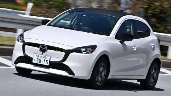MAZDA2は旧来のデミオファンをも取り込むポップさと質感の高さを両立してるではないか！