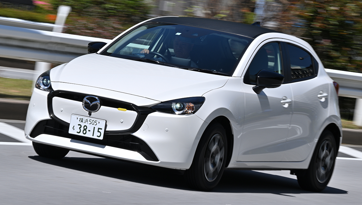 MAZDA2は旧来のデミオファンをも取り込むポップさと質感の高さを両立してるではないか！