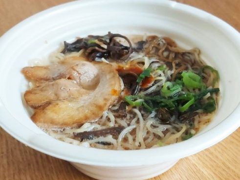クリーミーで雑味なし！ セブン－イレブンの「博多一風堂監修赤丸とんこつラーメン」は具材にまでこだわった一品