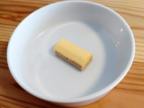 キュンとくるレモンの酸味とザクザククランチに手が止まらない… 「ヤマザキビスケット レモンパック クランチチョコ」はついつい食べてしまう魅惑のお菓子