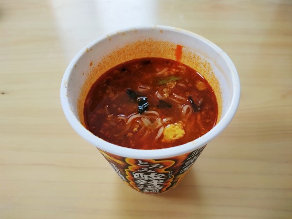 とろみスープがくせになる！ ファミリーマートの「三宝亭東京ラボ とろみ酸辣湯麺」の酸っぱ辛さは暑い夏にピッタリ