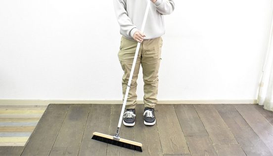 【モノタロウ】ホコリや木屑の掃除にピッタリ！ 幅広で使いやすい「床ホウキ」をチェック
