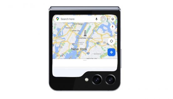 いいじゃん。Galaxy Z Flip5は閉じててもYouTubeや地図が見れるかも