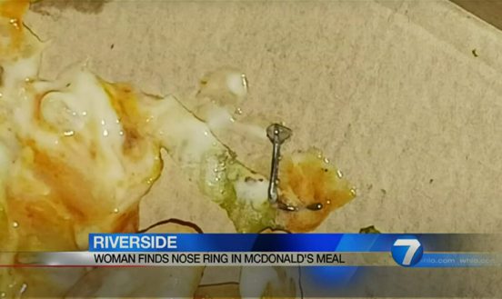 米マクドナルドのハンバーガーに「ダイヤ付の鼻ピアス」が入っていた！